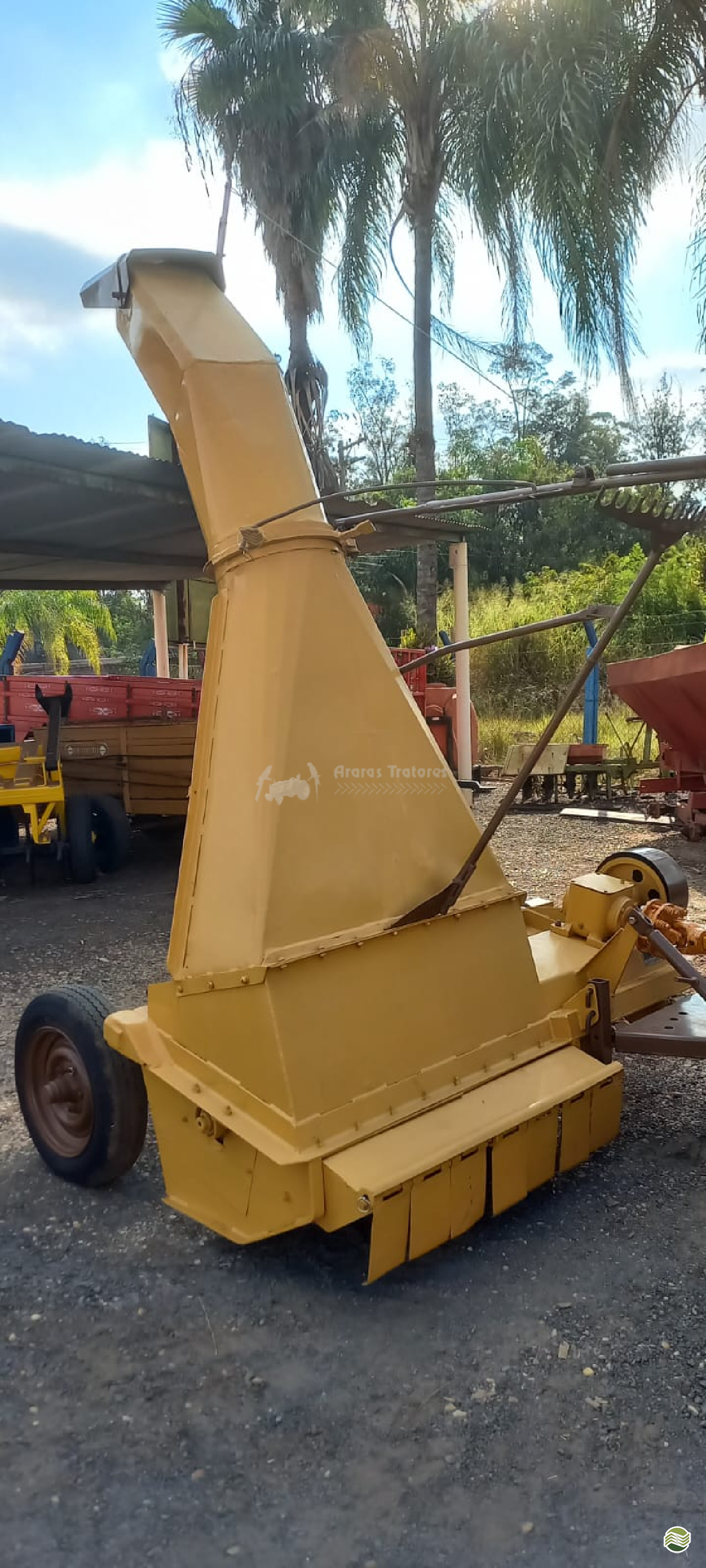 IMPLEMENTOS AGRICOLAS ENSILADEIRA COLHEDORA DE CAPIM Araras Tratores ARARAS SÃO PAULO SP
